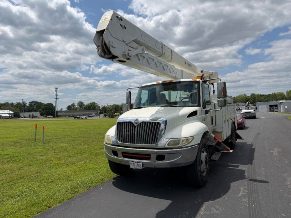 2007 Int'l 4300 Terex HRX-55 Material Handler Bucket Truck