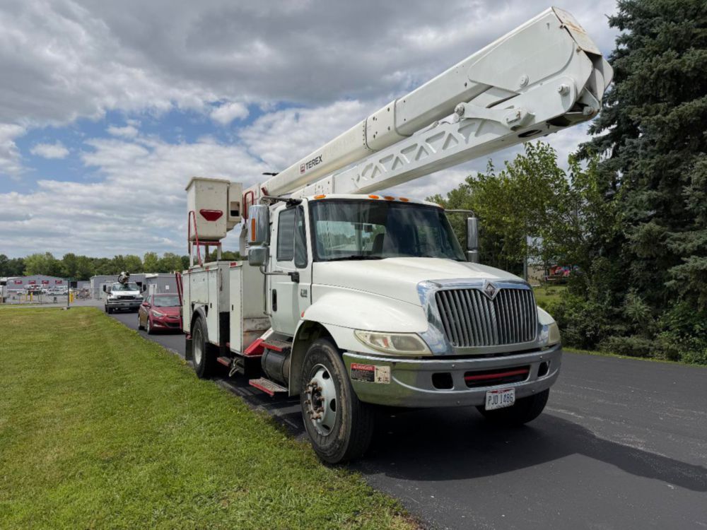 2007 Int'l 4300 Terex HRX-55 Material Handler Bucket Truck