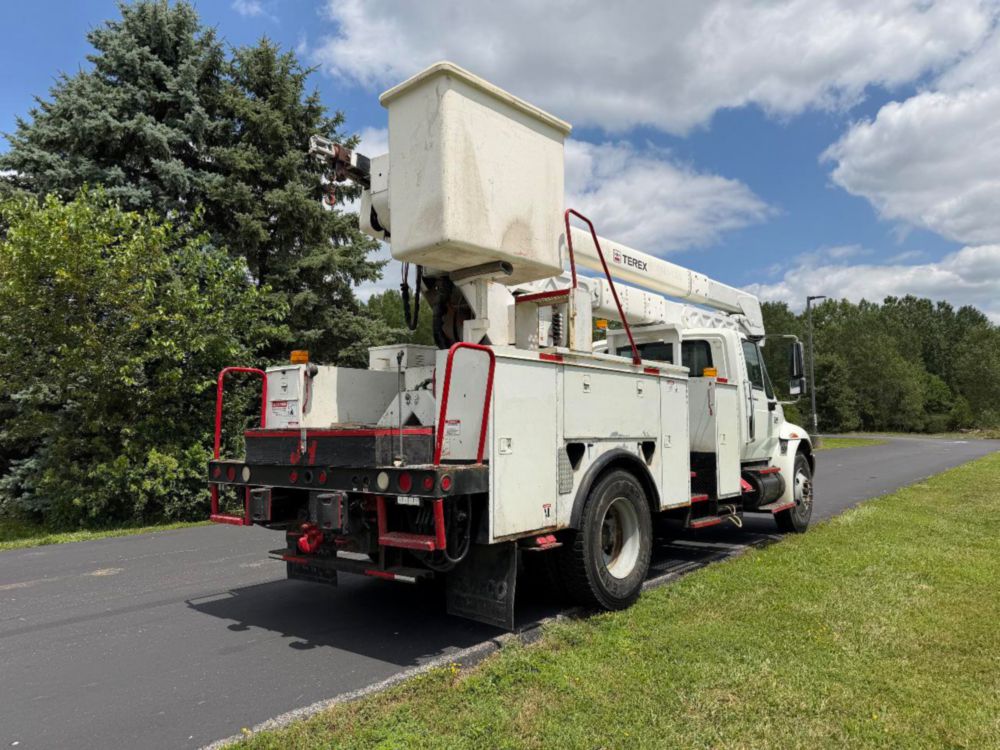 2007 Int'l 4300 Terex HRX-55 Material Handler Bucket Truck
