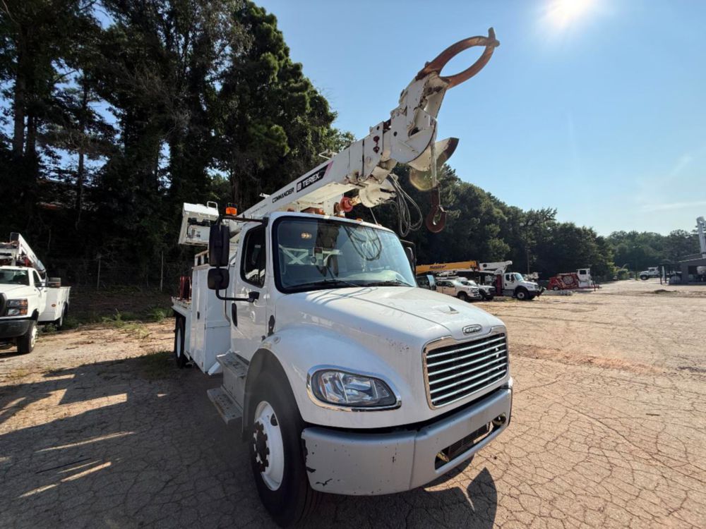 Terex Commander 4047 Digger Derrick on 2016 Freightliner M2106 4x2