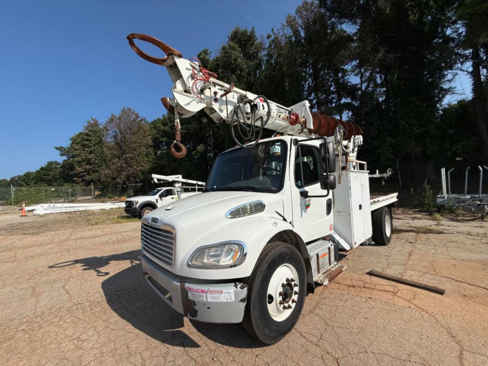 Terex Commander 4047 Digger Derrick on 2016 Freightliner M2106 4x2