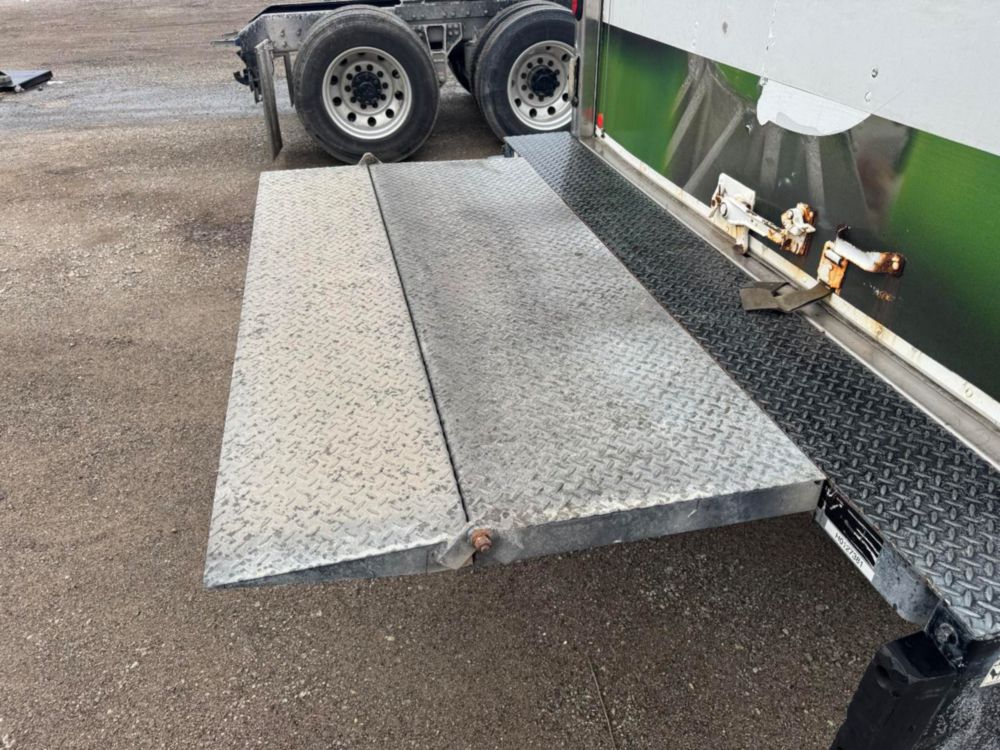2016 Isuzu NPR-HD 4x2 Box Truck