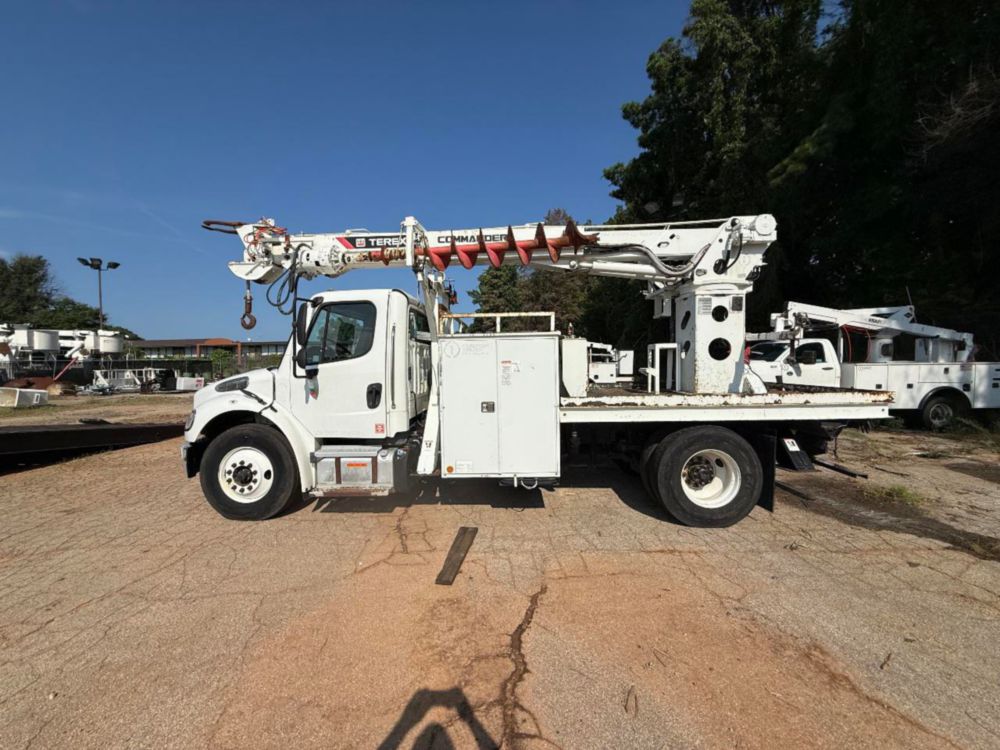 Terex Commander 4047 Digger Derrick on 2016 Freightliner M2106 4x2