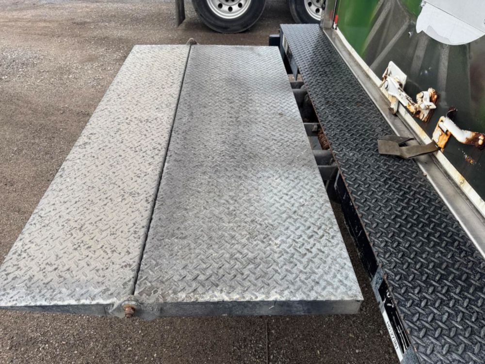 2016 Isuzu NPR-HD 4x2 Box Truck