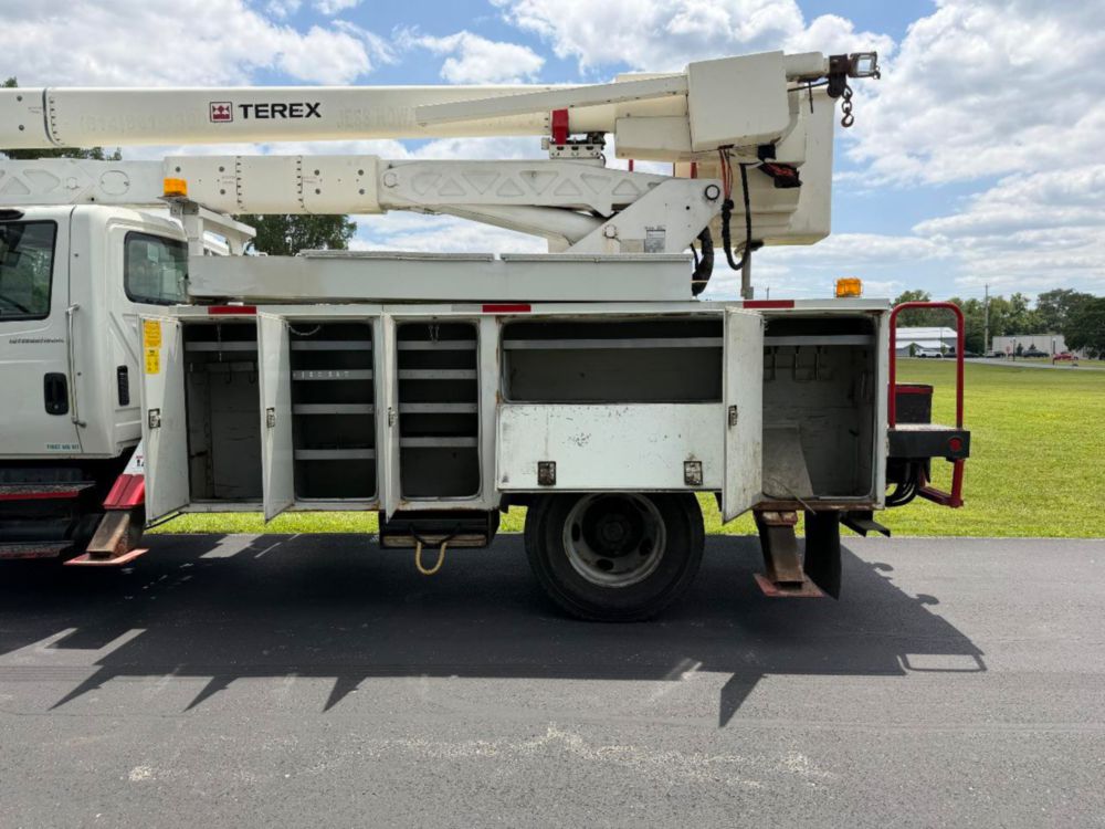 2007 Int'l 4300 Terex HRX-55 Material Handler Bucket Truck