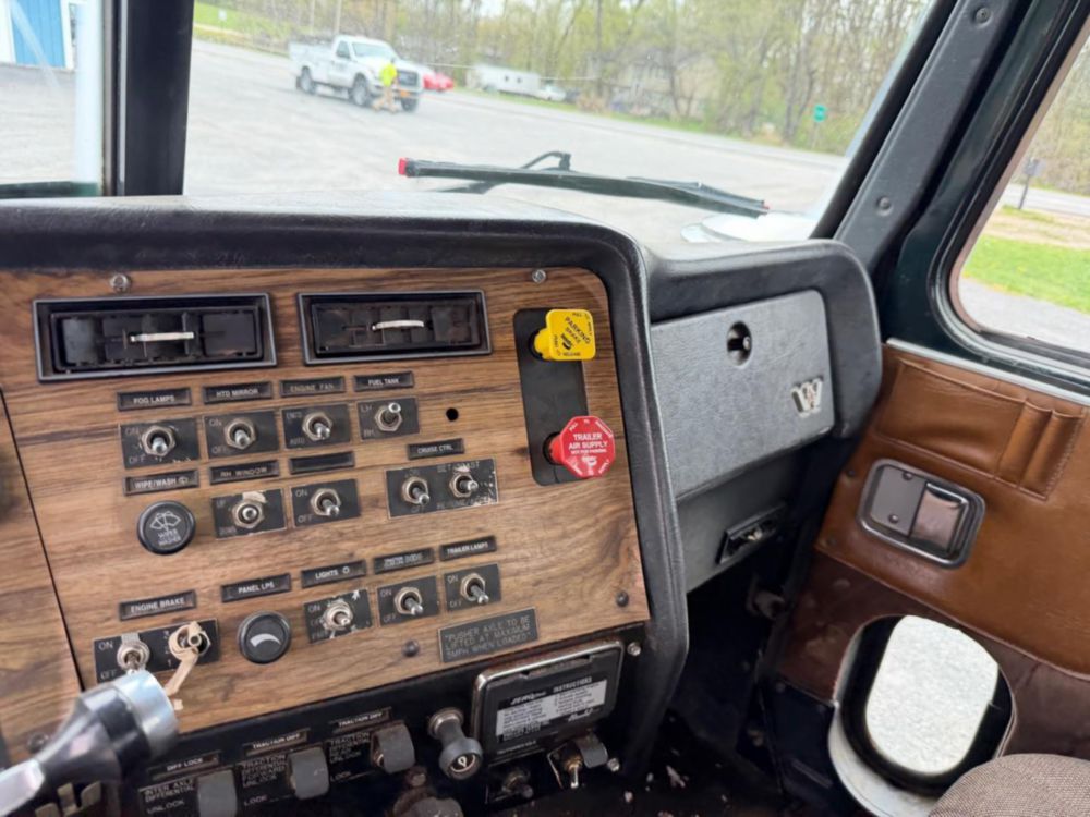 1995 Westernstar 4900 Log Loader Truck