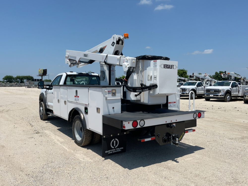 2025 Ford F550 4x2 Versalift SST-40-EIH Bucket Truck