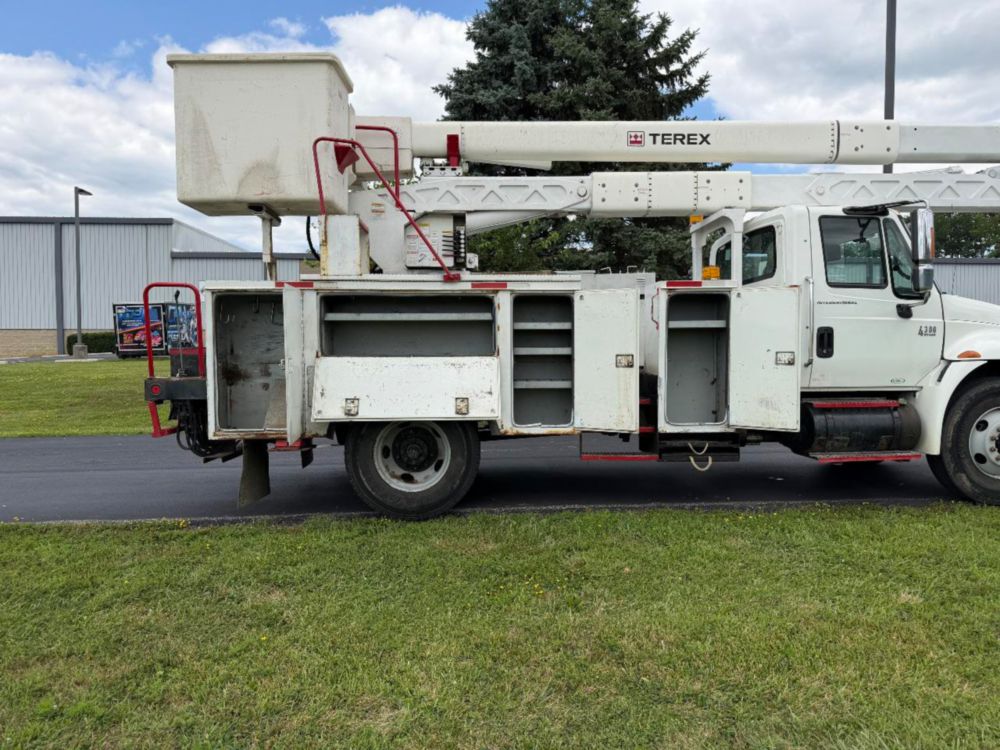 2007 Int'l 4300 Terex HRX-55 Material Handler Bucket Truck