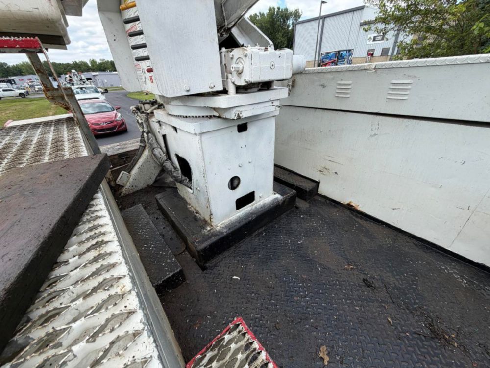 2007 Int'l 4300 Terex HRX-55 Material Handler Bucket Truck