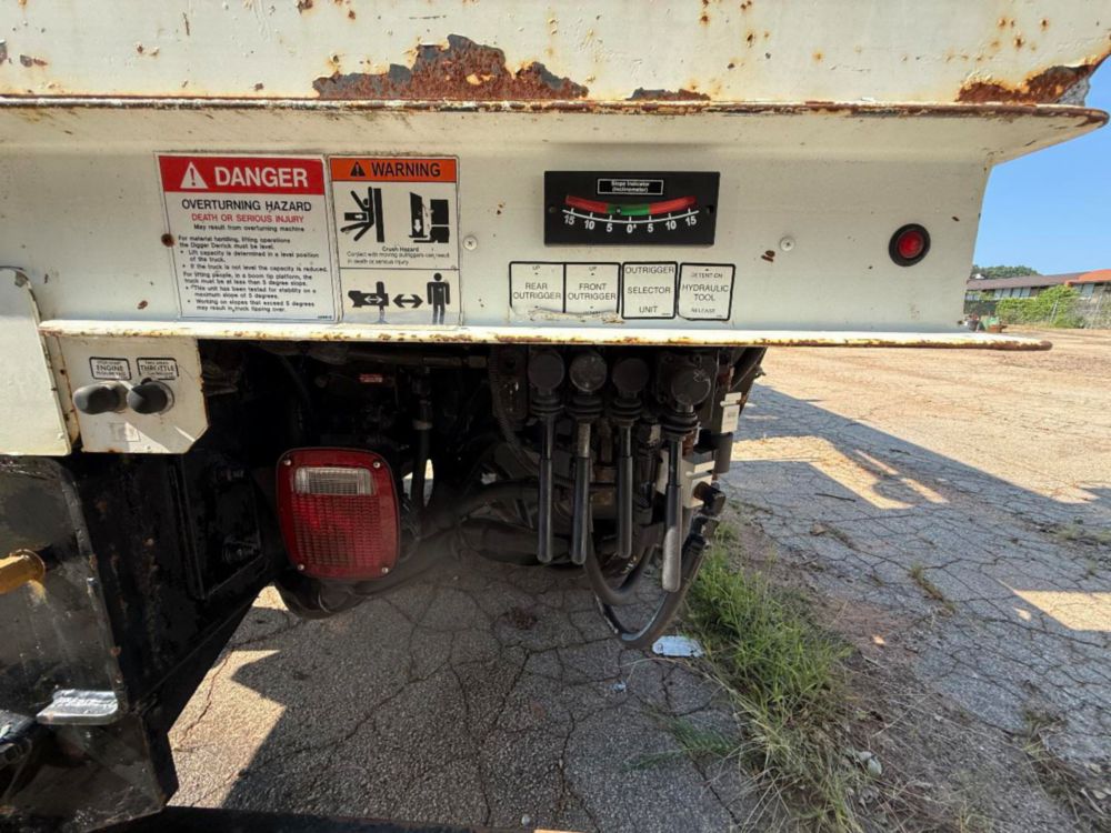 Terex Commander 4047 Digger Derrick on 2016 Freightliner M2106 4x2