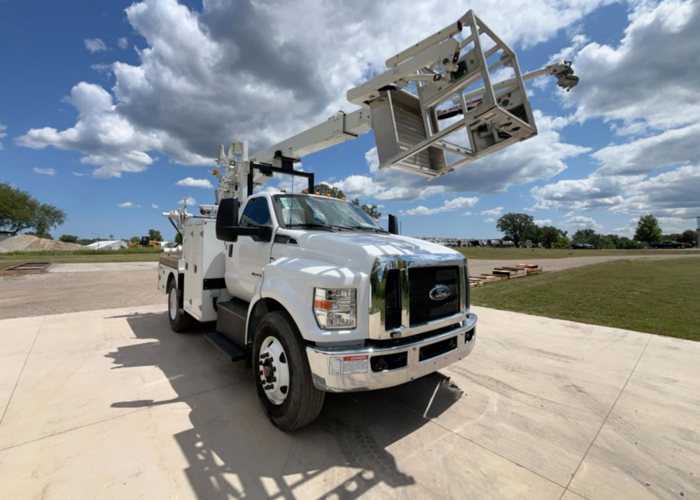 2023 Ford F-750 4x2 Posi+ 800-40 Cable Placer