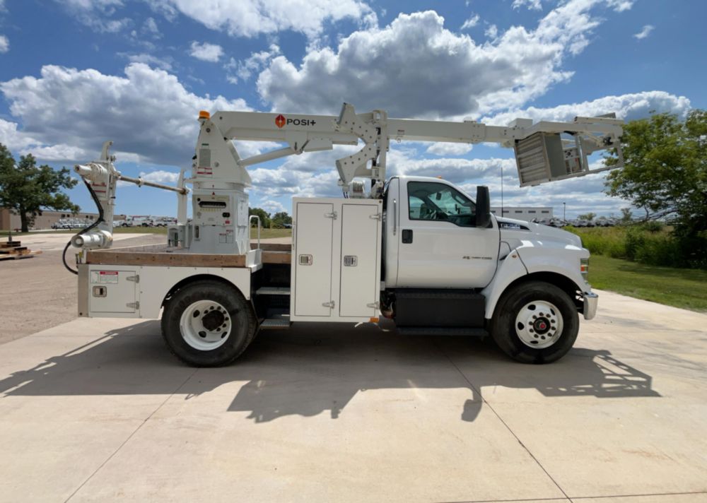 2023 Ford F-750 4x2 Posi+ 800-40 Cable Placer
