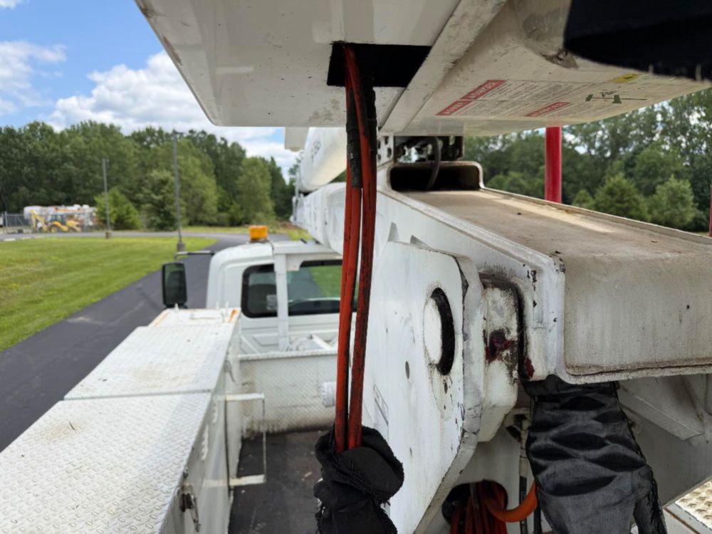 2007 Int'l 4300 Terex HRX-55 Material Handler Bucket Truck