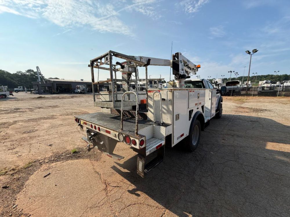 Versalift STP-36-NE Cable Placer on 2019 Ford F550 4x2