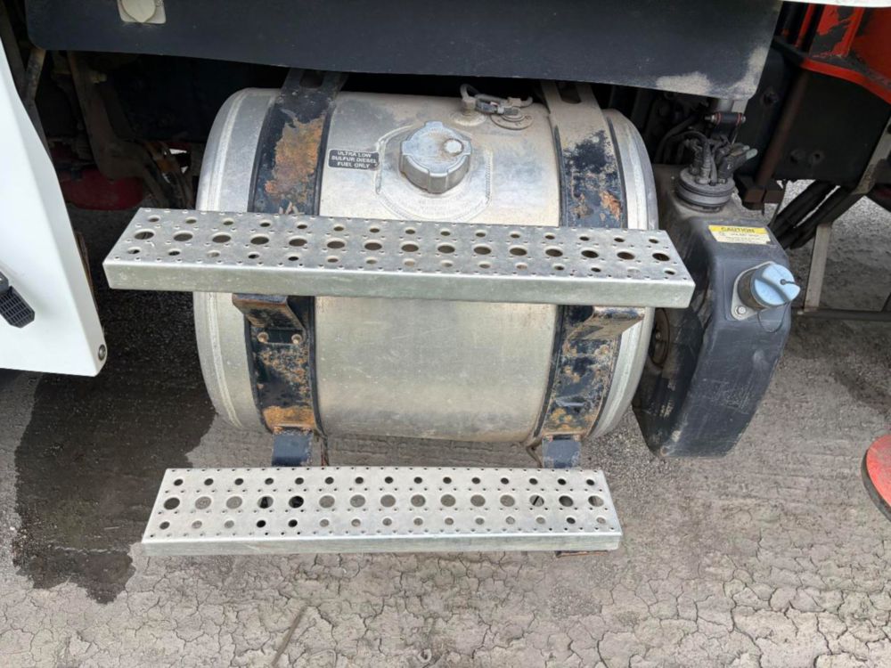 2016 Quad Serco 230 Grapple Truck