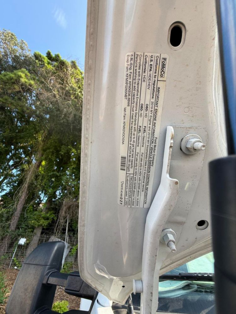 Versalift STP-36-NE Cable Placer on 2019 Ford F550 4x2