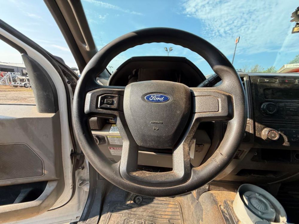 Versalift STP-36-NE Cable Placer on 2019 Ford F550 4x2