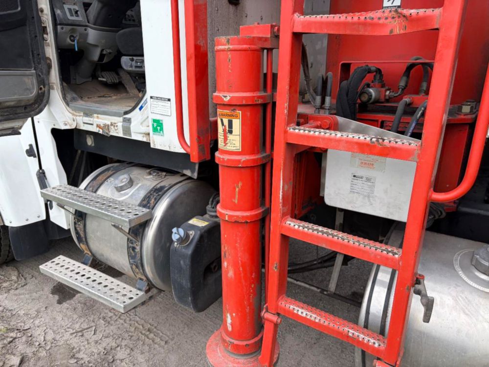 2016 Quad Serco 230 Grapple Truck