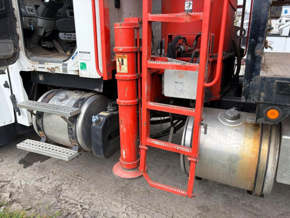 2016 Quad Serco 230 Grapple Truck