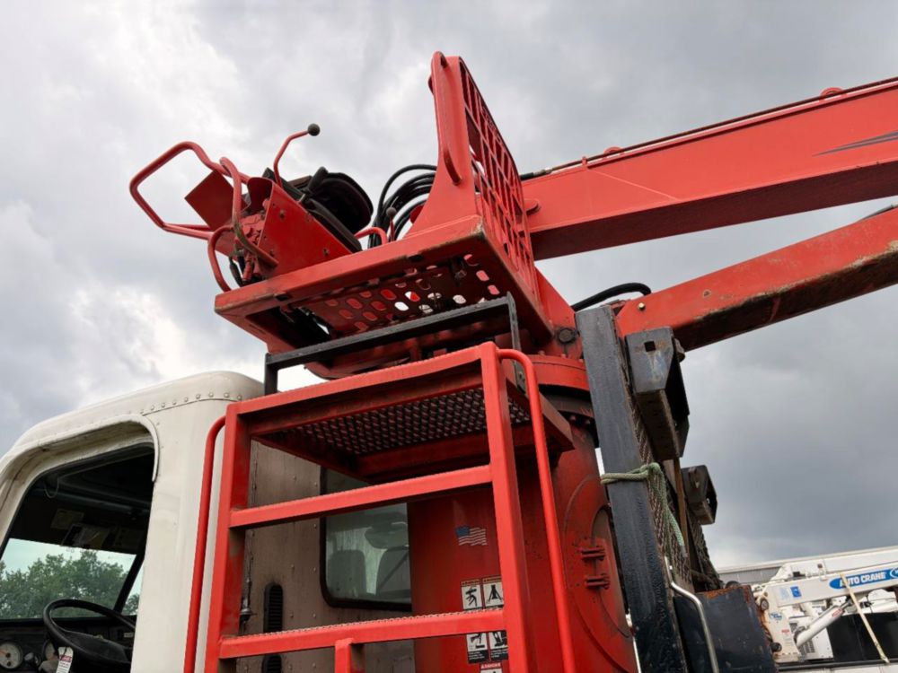 2016 Quad Serco 230 Grapple Truck