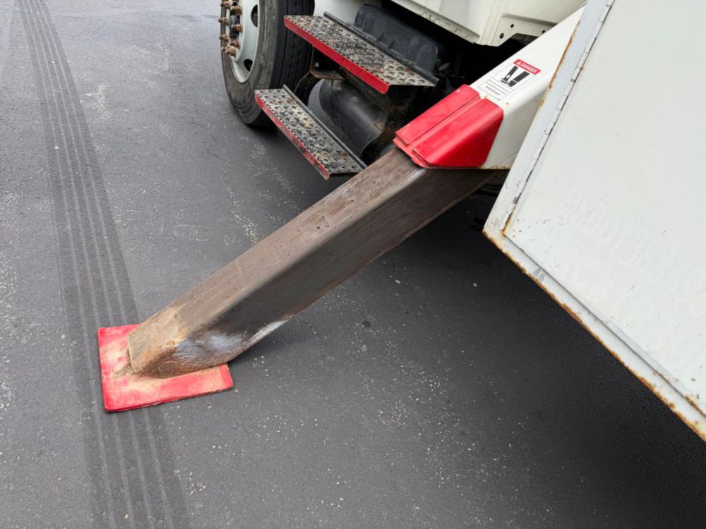 2007 Int'l 4300 Terex HRX-55 Material Handler Bucket Truck