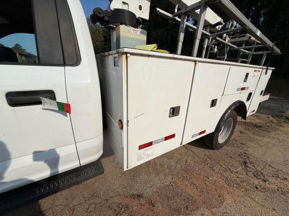 Versalift STP-36-NE Cable Placer on 2019 Ford F550 4x2