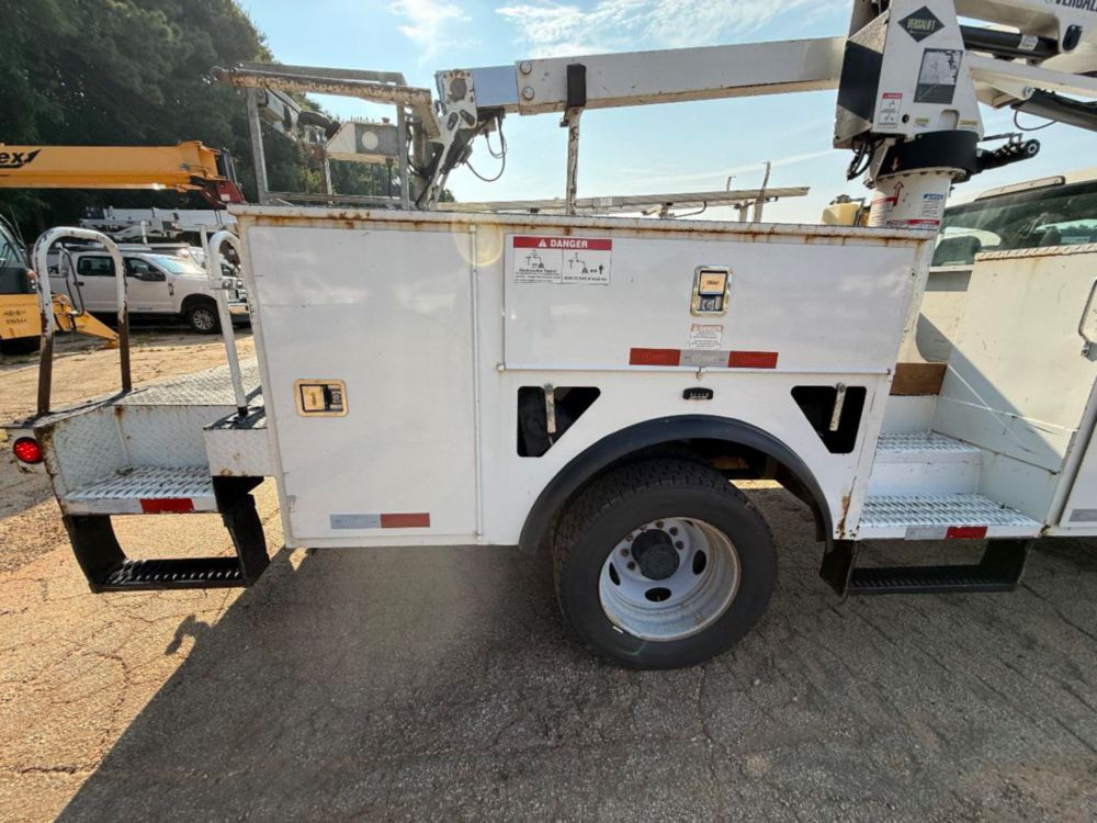 Versalift STP-36-NE Cable Placer on 2019 Ford F550 4x2
