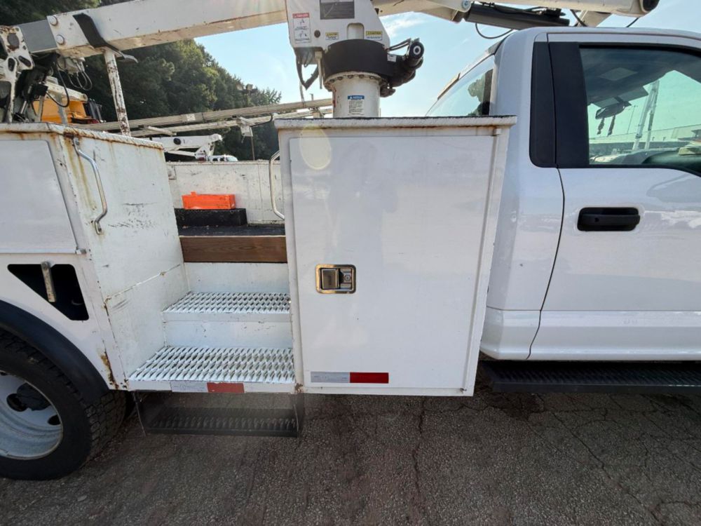 Versalift STP-36-NE Cable Placer on 2019 Ford F550 4x2