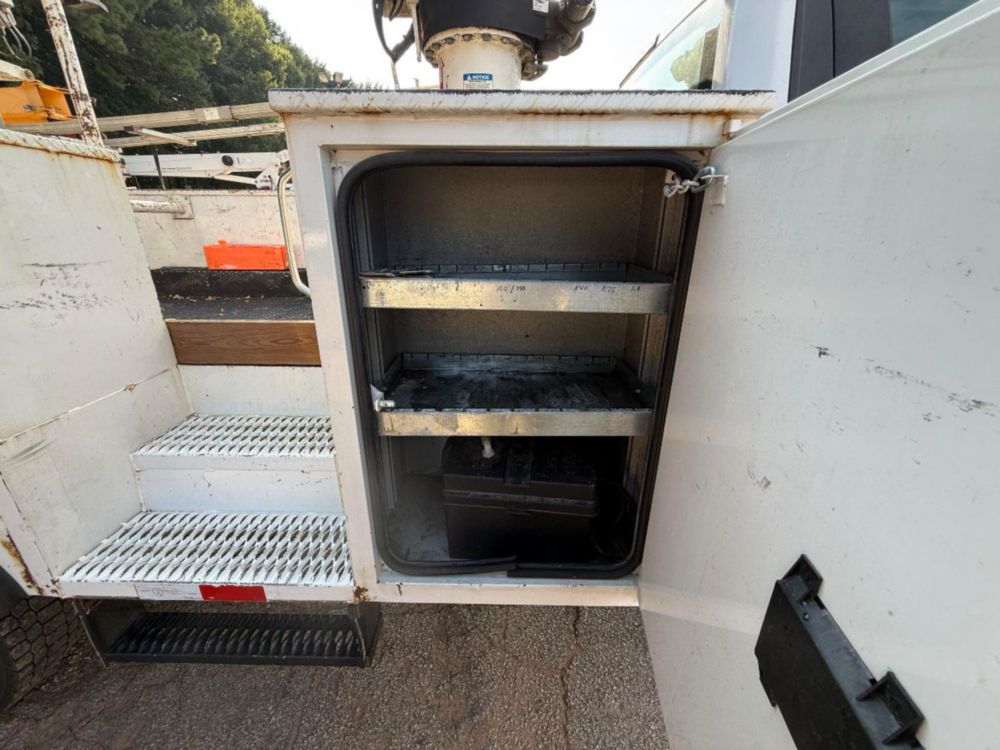 Versalift STP-36-NE Cable Placer on 2019 Ford F550 4x2