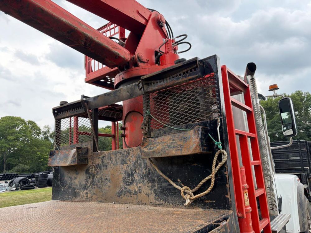 2016 Quad Serco 230 Grapple Truck