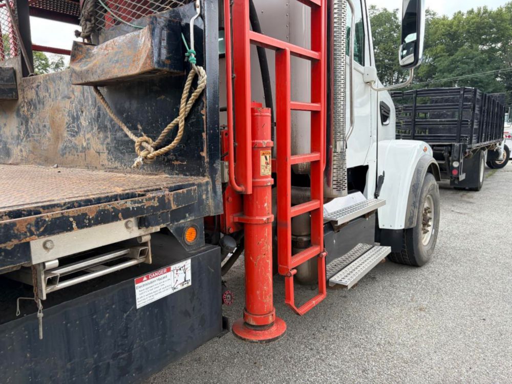 2016 Quad Serco 230 Grapple Truck
