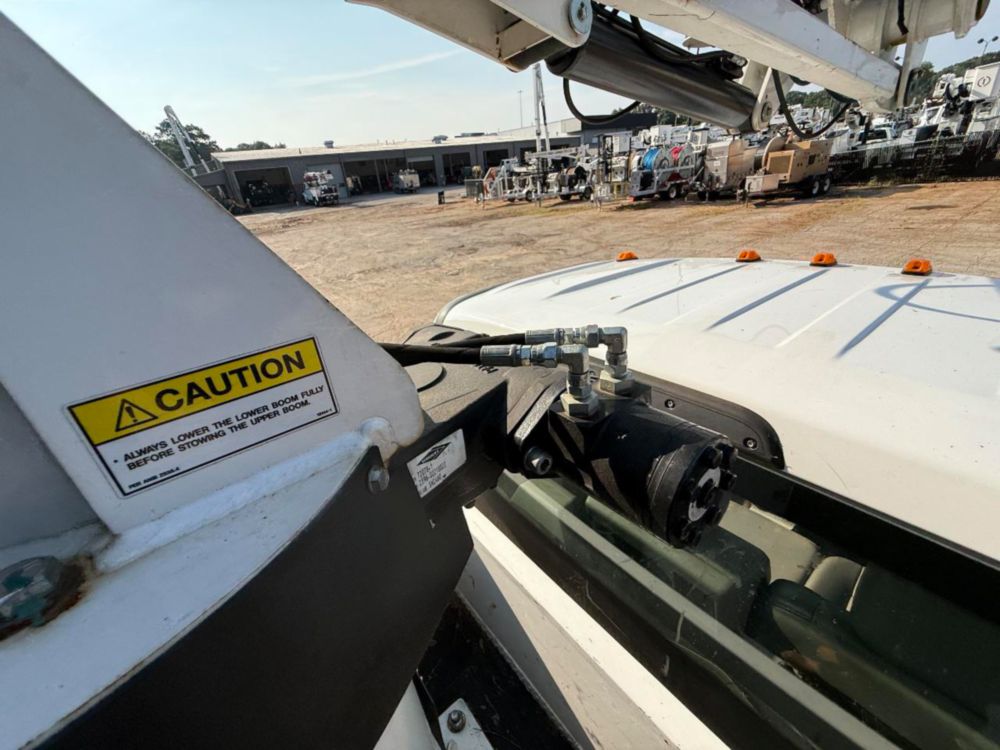 Versalift STP-36-NE Cable Placer on 2019 Ford F550 4x2
