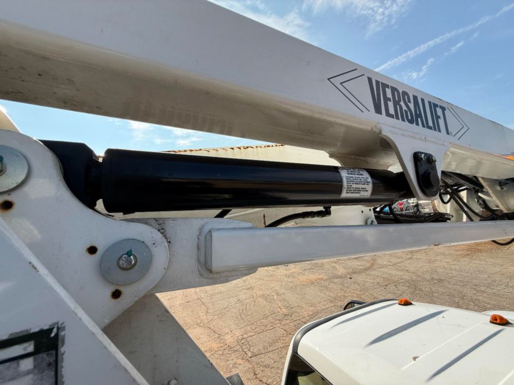 Versalift STP-36-NE Cable Placer on 2019 Ford F550 4x2