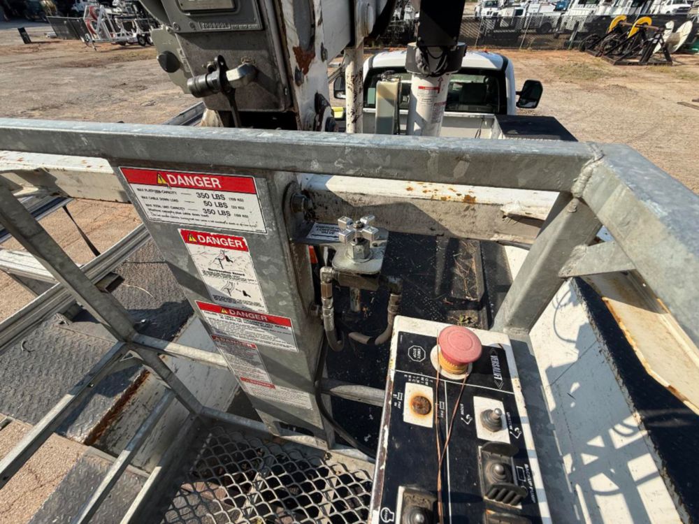 Versalift STP-36-NE Cable Placer on 2019 Ford F550 4x2
