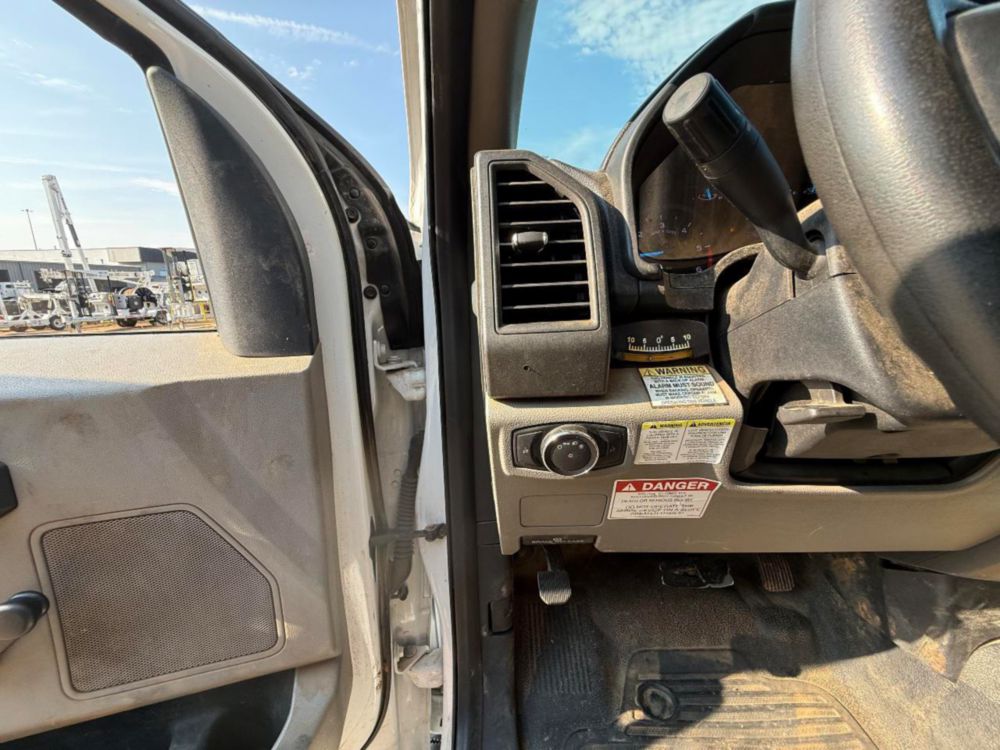 Versalift STP-36-NE Cable Placer on 2019 Ford F550 4x2