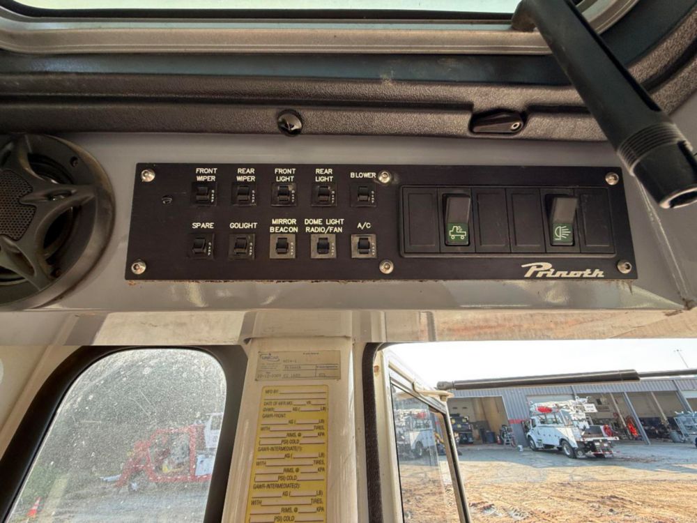 Terex Commander 4047 Track Digger Derrick on 2010 Prinoth GT1600 Track