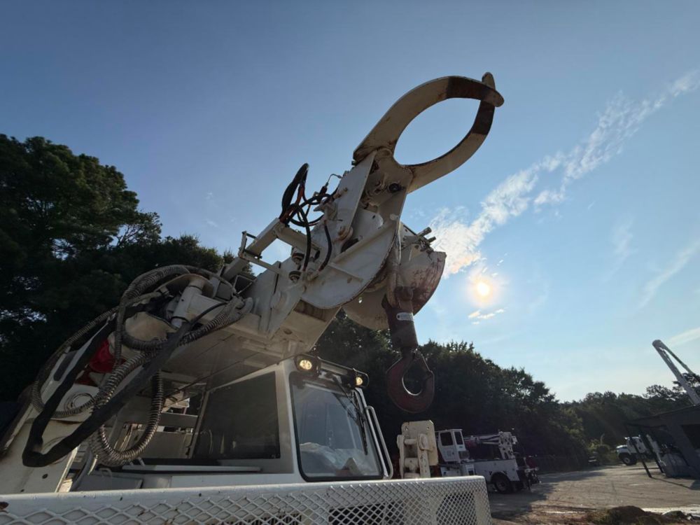 Terex Commander 4047 Track Digger Derrick on 2010 Prinoth GT1600 Track
