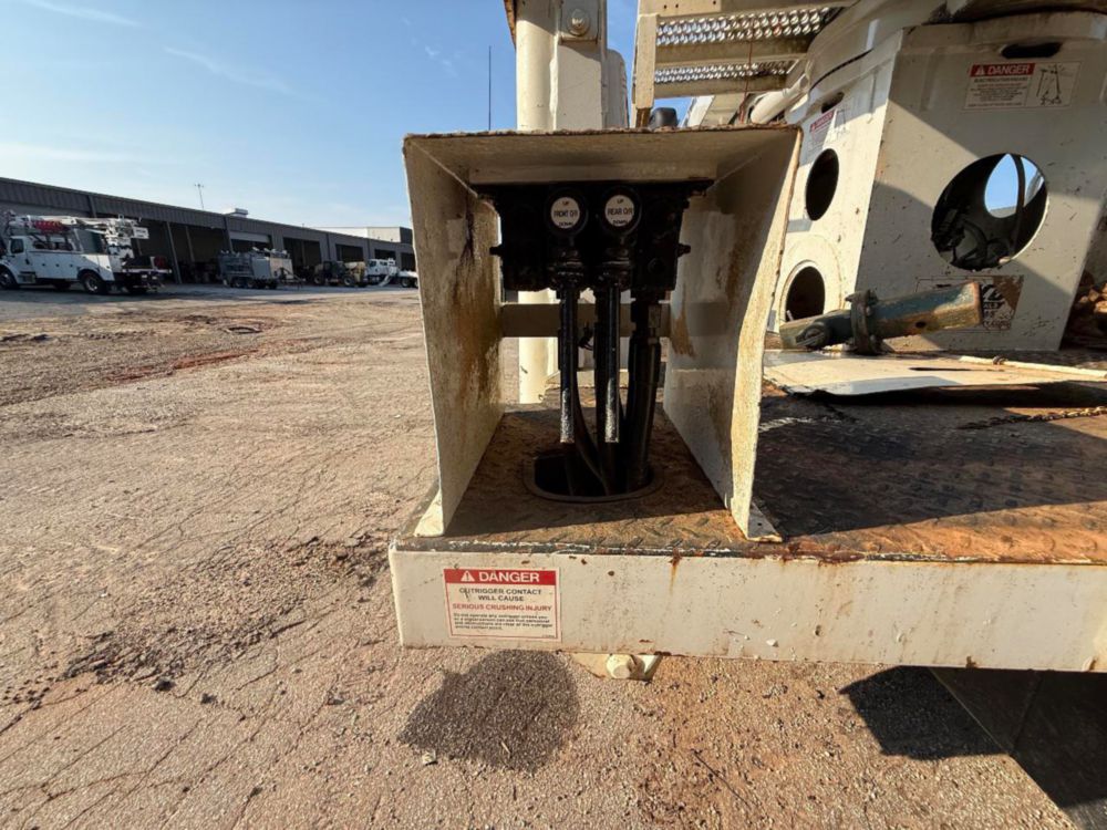 Terex Commander 4047 Track Digger Derrick on 2010 Prinoth GT1600 Track