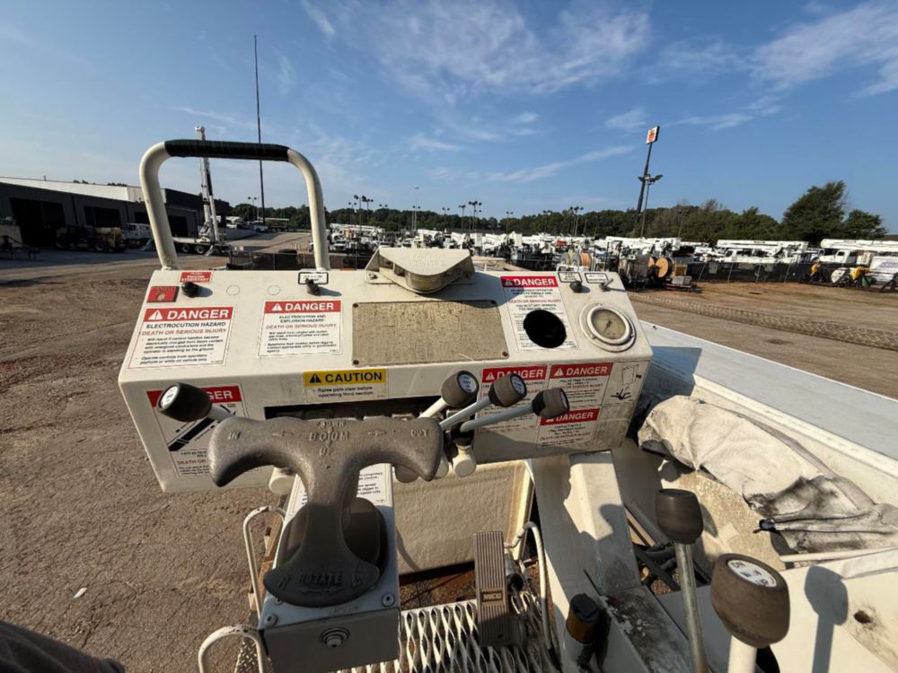 Terex Commander 4047 Track Digger Derrick on 2010 Prinoth GT1600 Track