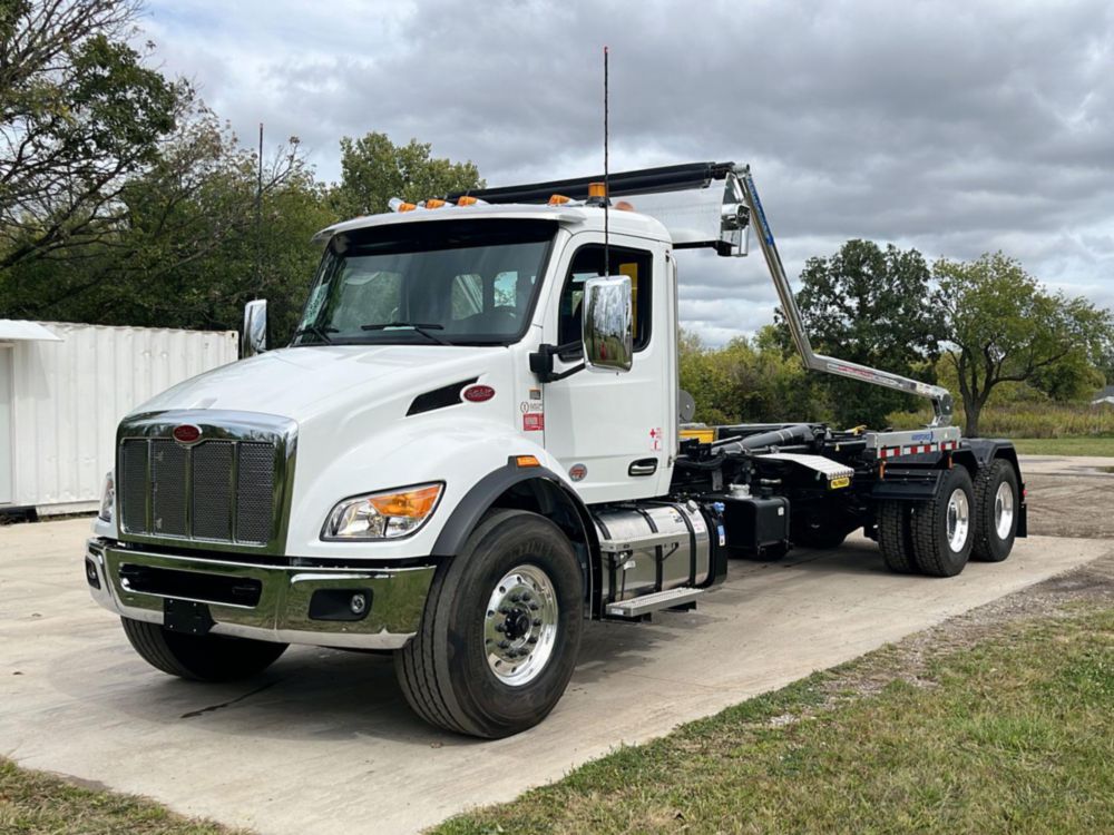 Hooklift Truck