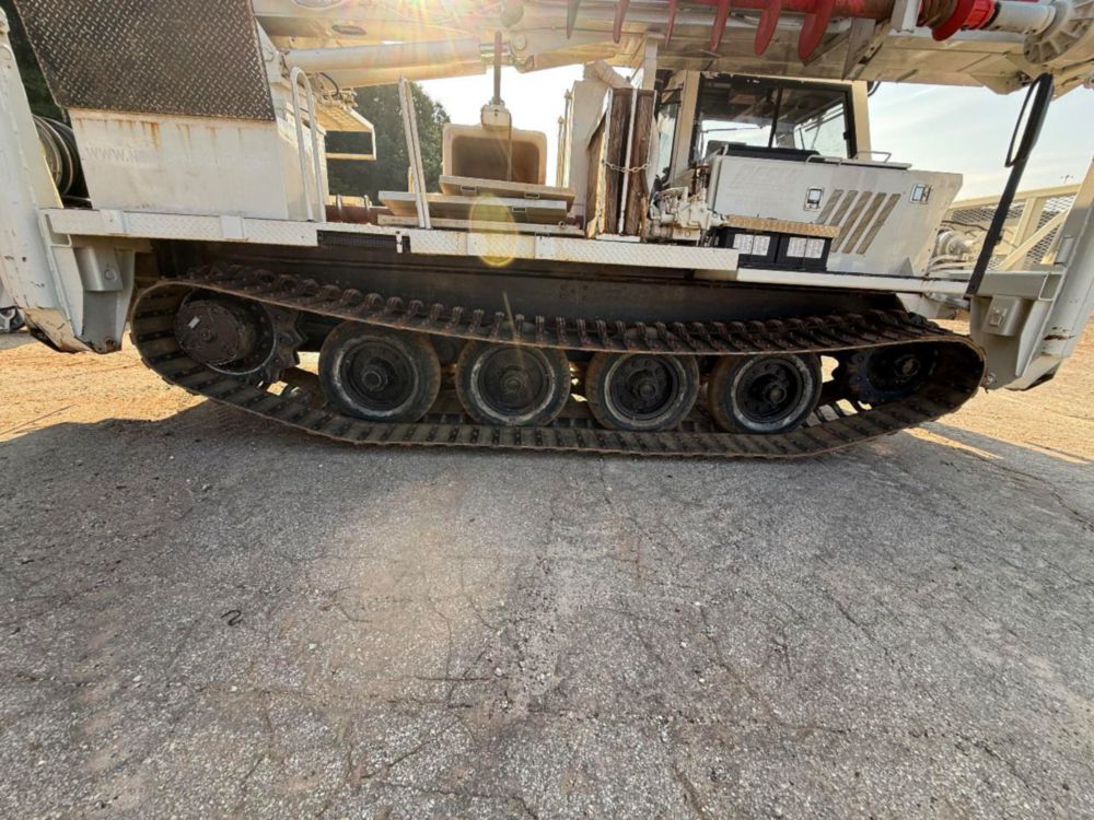 Terex Commander 4047 Track Digger Derrick on 2010 Prinoth GT1600 Track