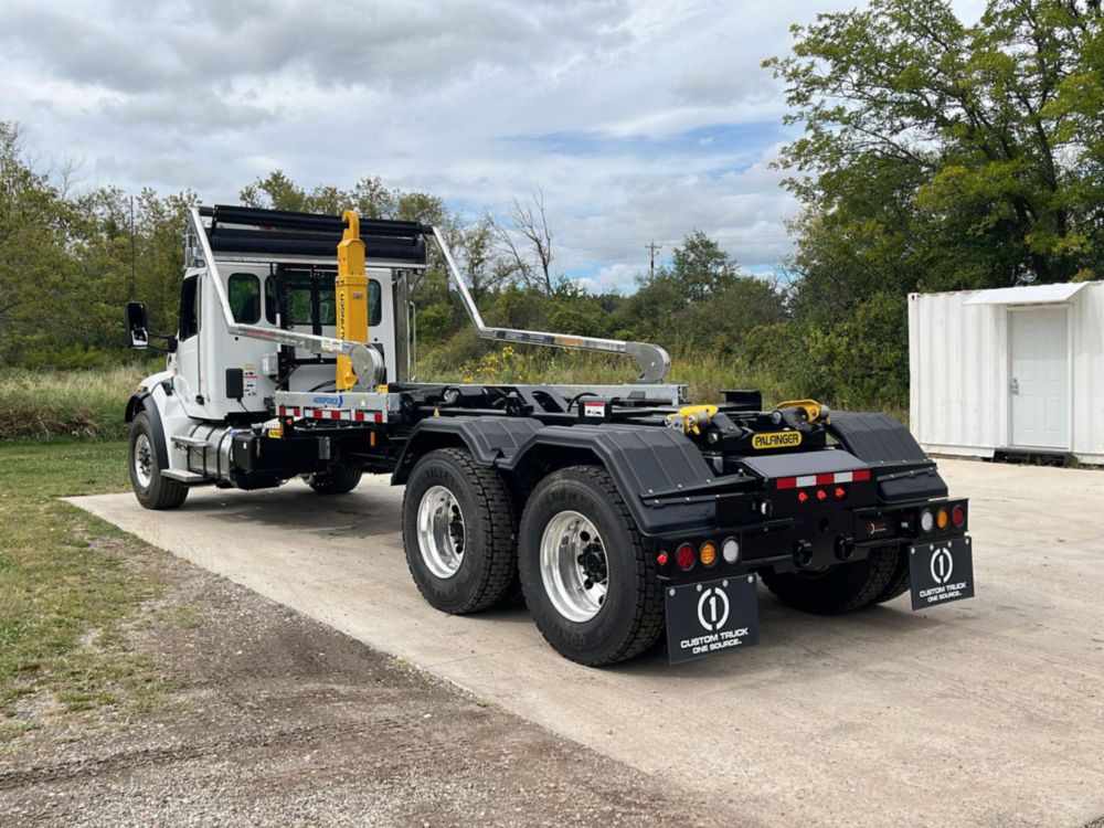 Hooklift Truck