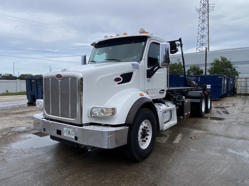 2018 Peterbilt 567 Tandem Galfab 60k Tandem Roll-Off Truck