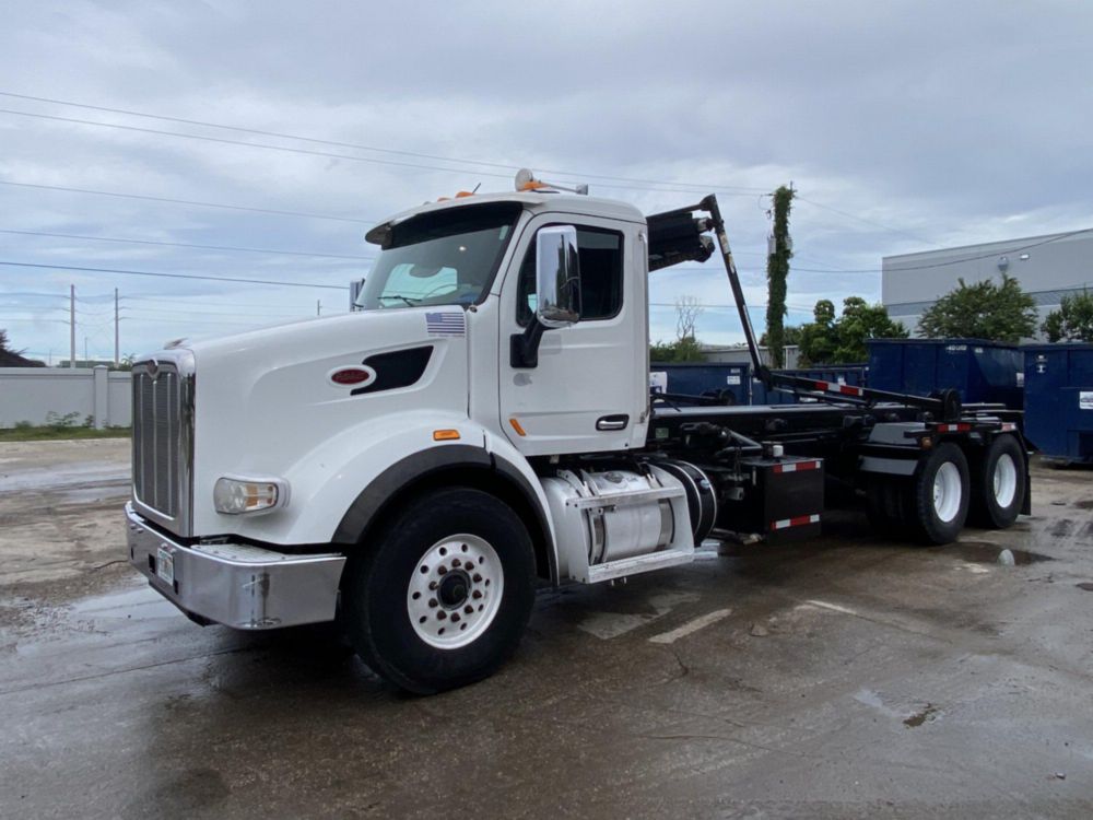 2018 Peterbilt 567 Tandem Galfab 60k Tandem Roll-Off Truck