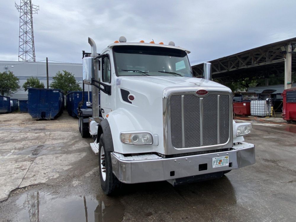 2018 Peterbilt 567 Tandem Galfab 60k Tandem Roll-Off Truck