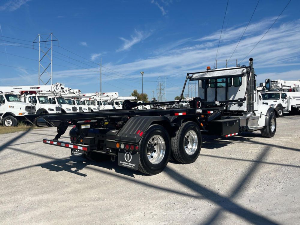 75,000 lbs Cable Tandem Axle Roll-Off Truck