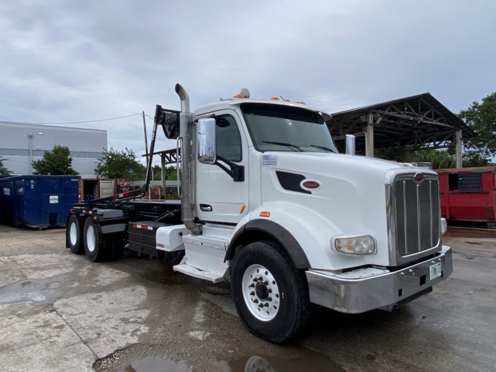2018 Peterbilt 567 Tandem Galfab 60k Tandem Roll-Off Truck
