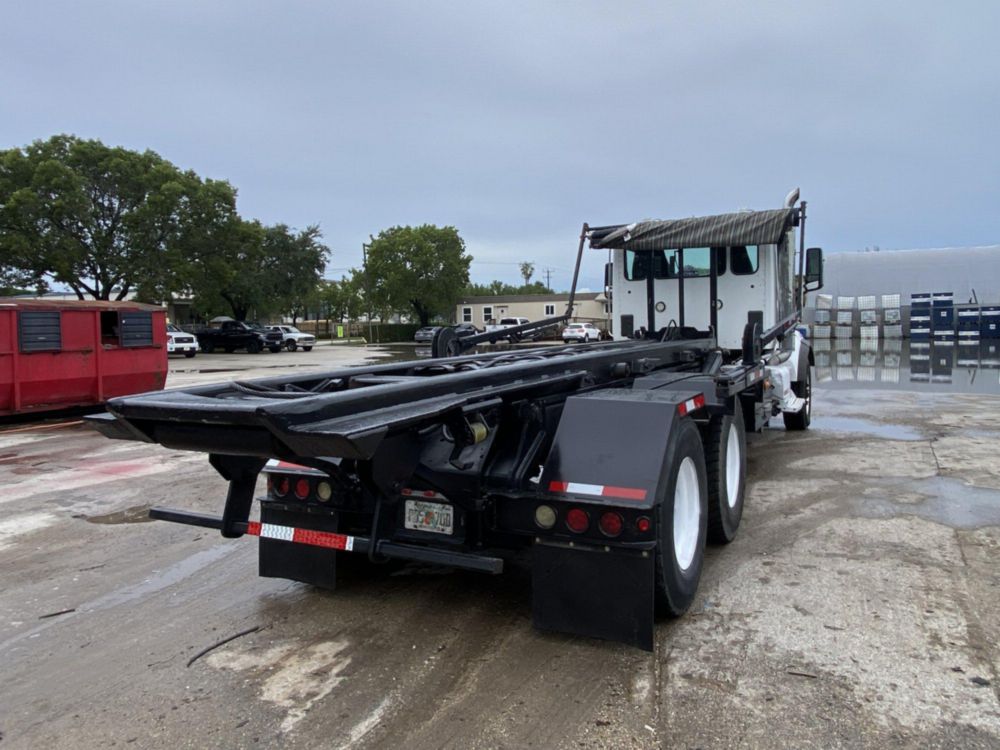 2018 Peterbilt 567 Tandem Galfab 60k Tandem Roll-Off Truck