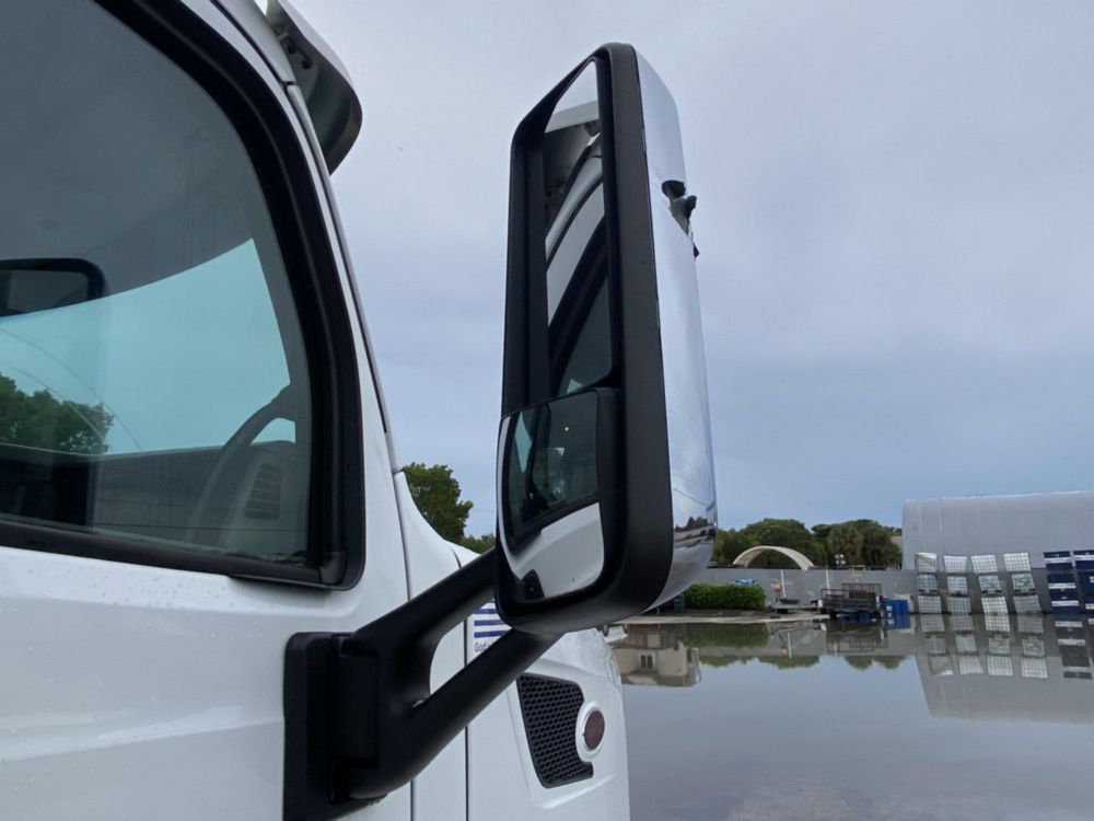 2018 Peterbilt 567 Tandem Galfab 60k Tandem Roll-Off Truck