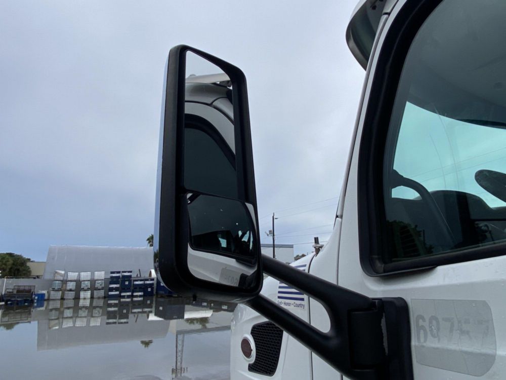 2018 Peterbilt 567 Tandem Galfab 60k Tandem Roll-Off Truck